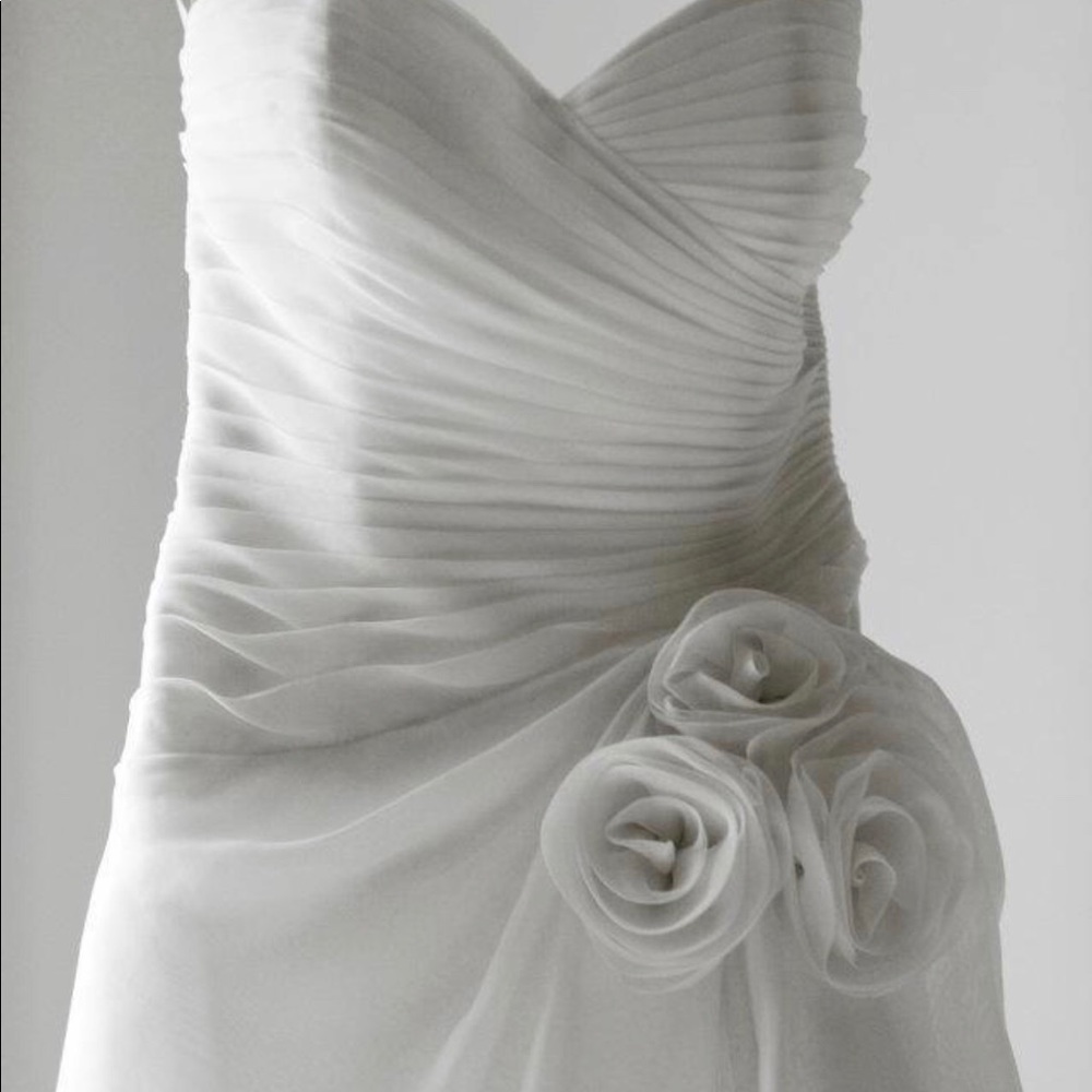 Monique Lhiuillier Wedding dress.